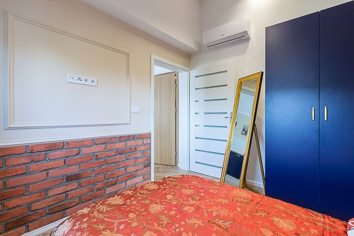 Room 8 of 111