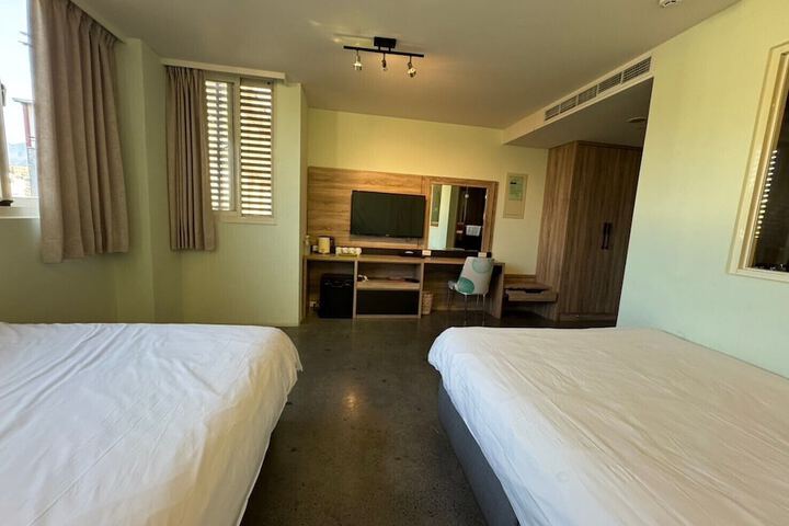 Room 49 of 118