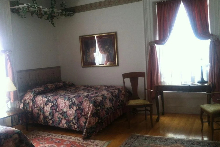 INN BY THE ROSE GARDEN