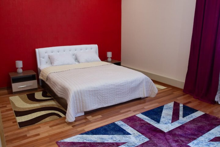 Room 8 of 9