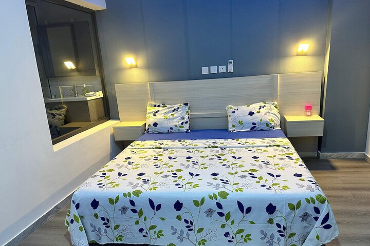 Room 8 of 16