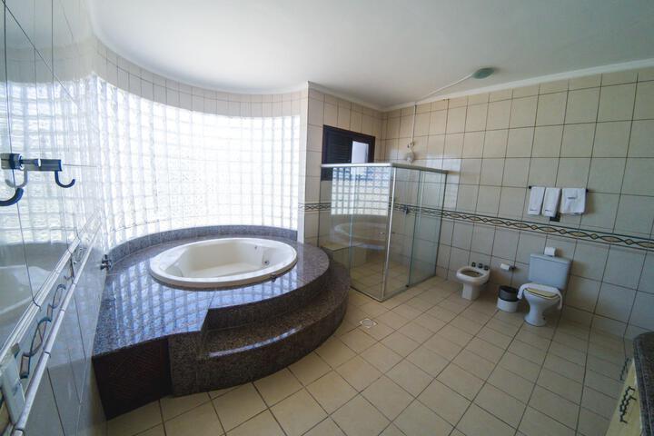 Room 4 of 48