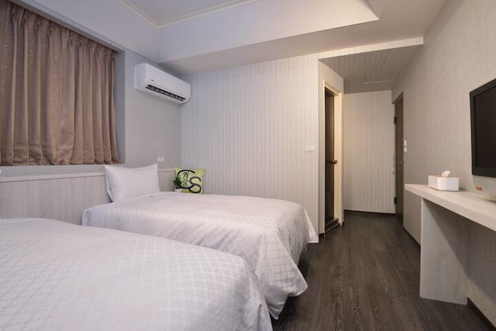Room 42 of 78