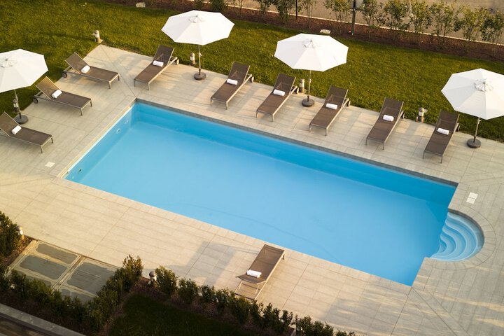 Hotel with Pool