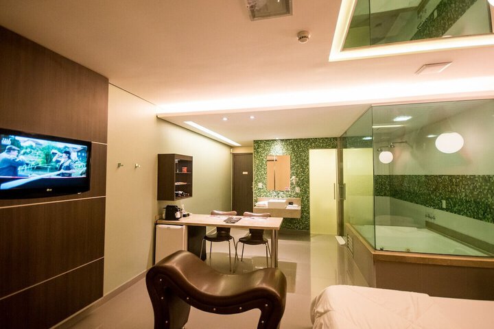 Room 2 of 42