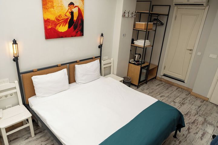 Room 26 of 46