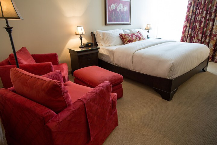 1 King Bed (12 of 27)