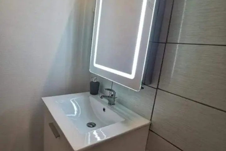 Room 9 of 13