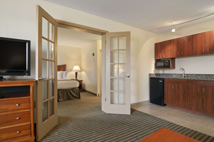 1 King Bed | (5 of 12)