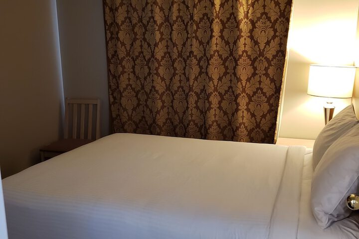 Room 10 of 29