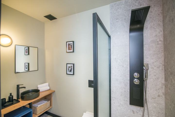 Room 50 of 77
