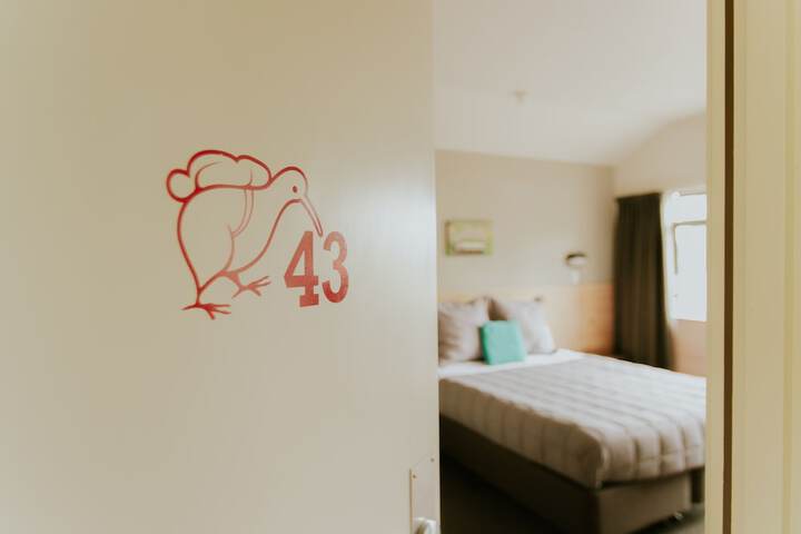 Room 4 of 50