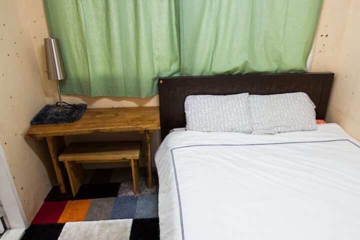 Room 13 of 28