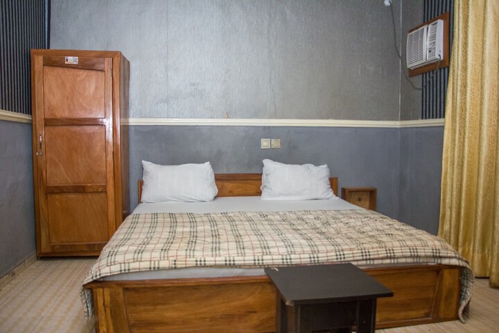 Room 6 of 36