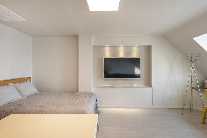 Room 52 of 69