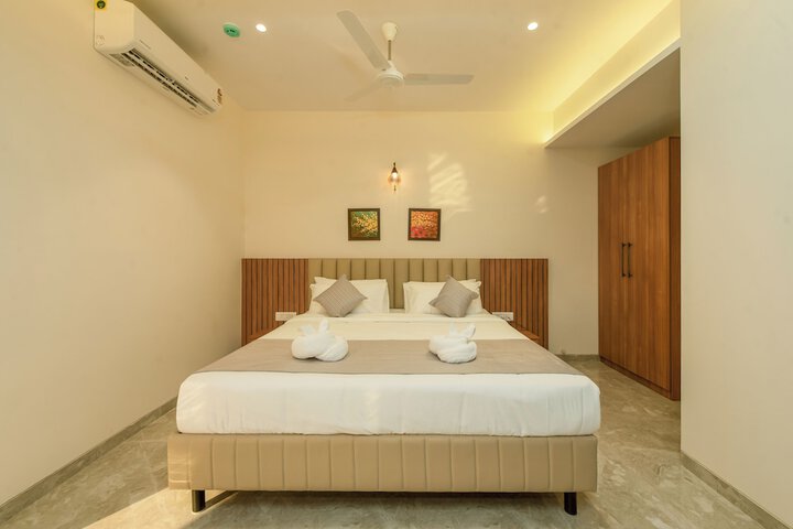 Room 10 of 32