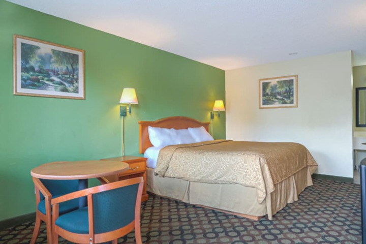 1 King Bed (14 of 21)
