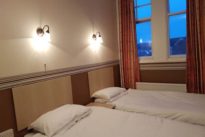 Room 5 of 17