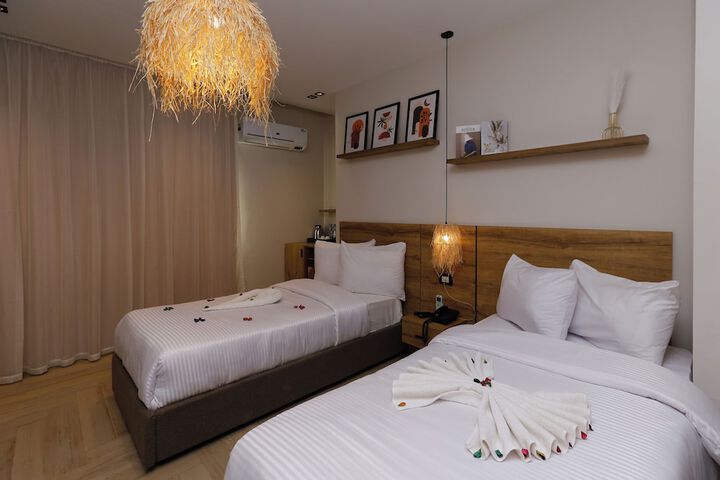 Room 53 of 150