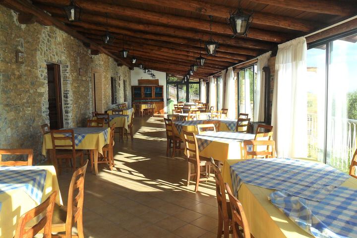 Dining 5 of 22