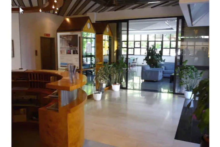 Entrance & Lobby