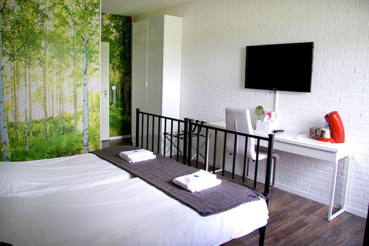 Room 3 of 25
