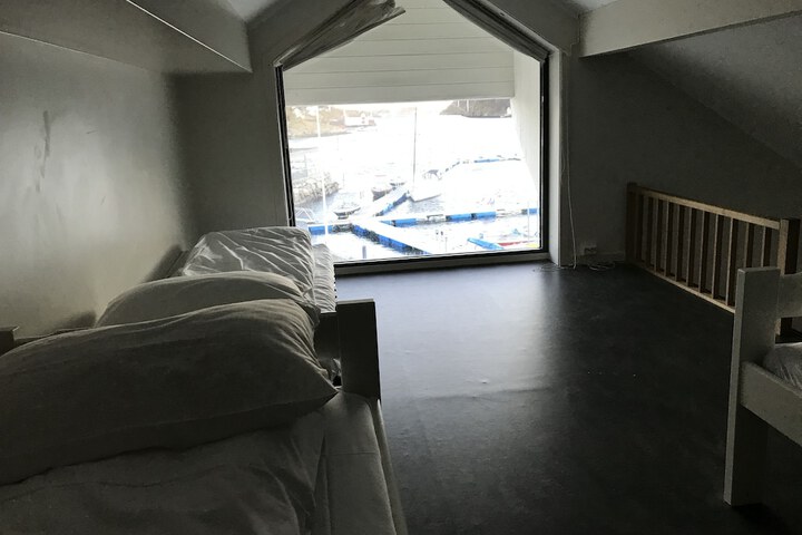 Room 9 of 31
