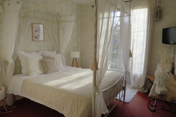 Room 12 of 41
