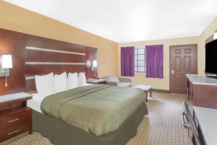 1 Queen Bed Mobility Accessible (5 of 11)