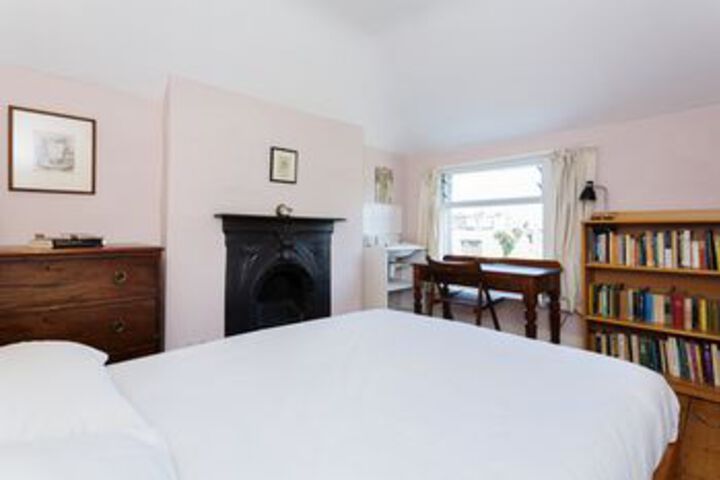 Room 11 of 25