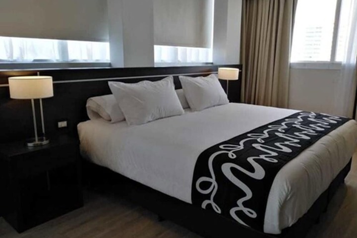 Room 16 of 28