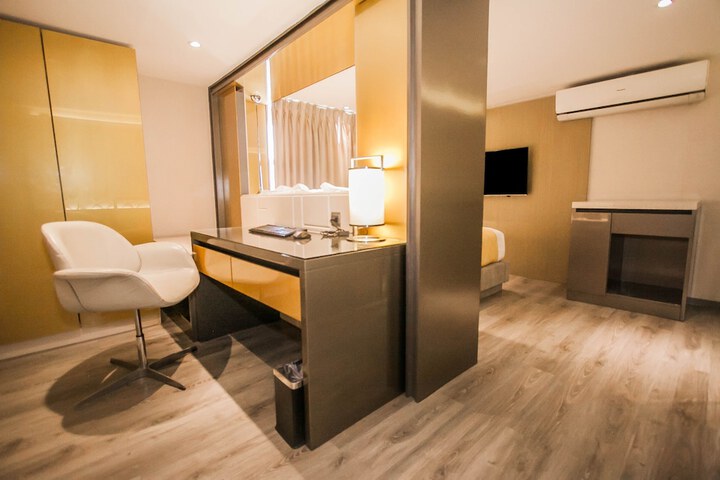 Room 11 of 31
