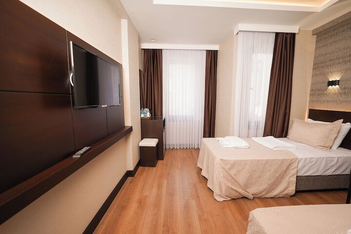 Room 10 of 37
