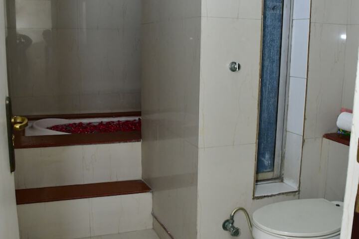 Room 12 of 33