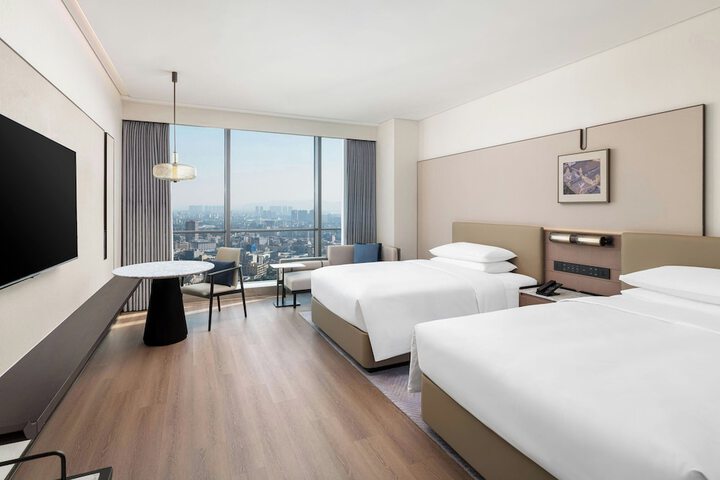 Room 17 of 42