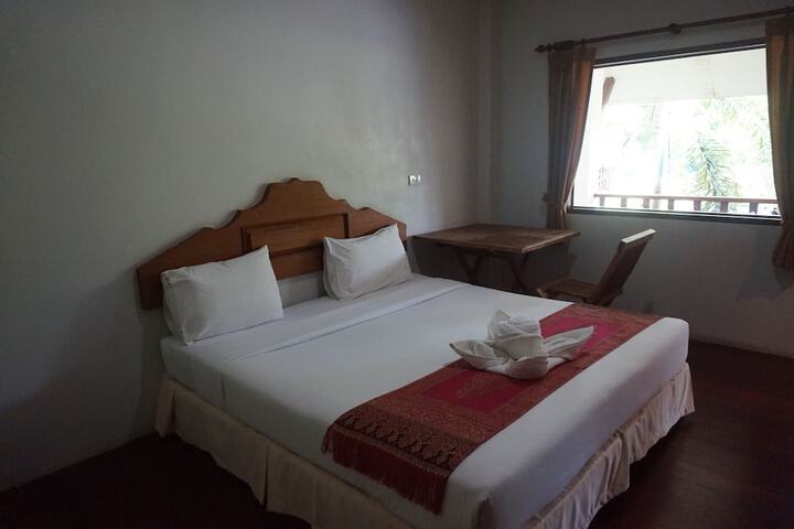 Room 10 of 28