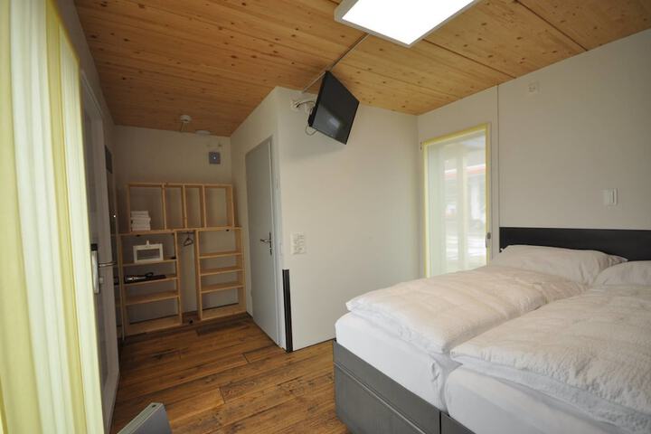 Room 5 of 111