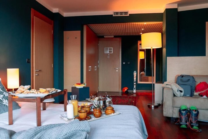 Room 4 of 72