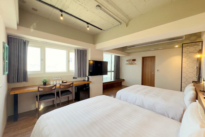 Room 32 of 65