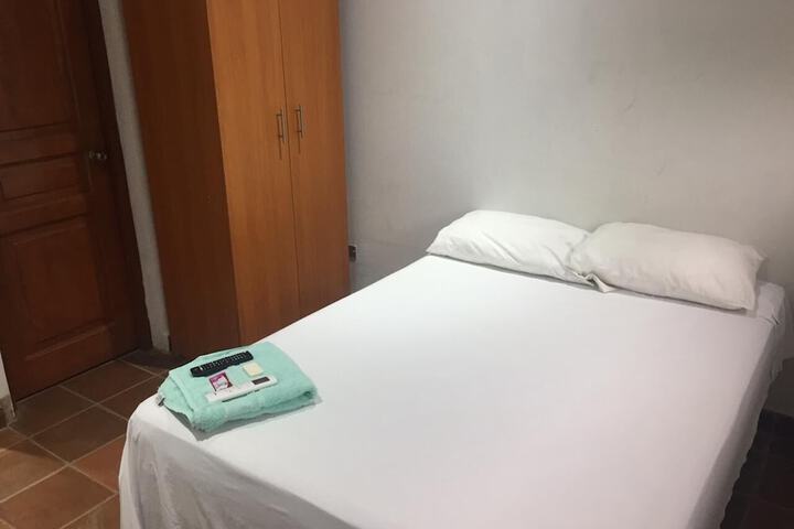 Room 6 of 12