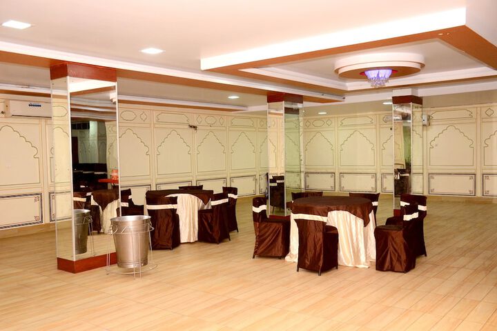 Ballroom/Hall 28 of 37