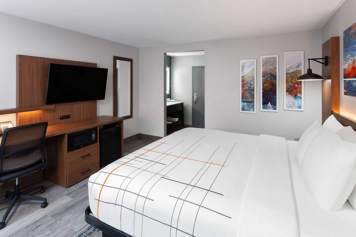 Room 15 of 42