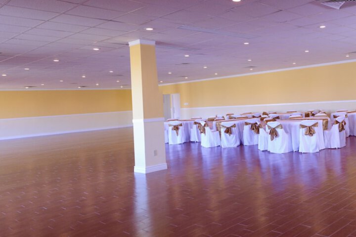 Ballroom/Hall 13 of 18