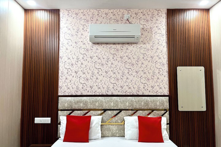 Room 2 of 8