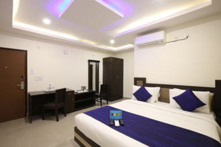 Room 7 of 18