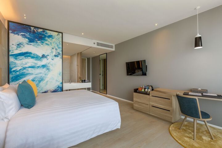 Room 10 of 183