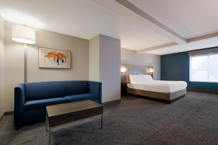 Standard | King Bed (3 of 8)