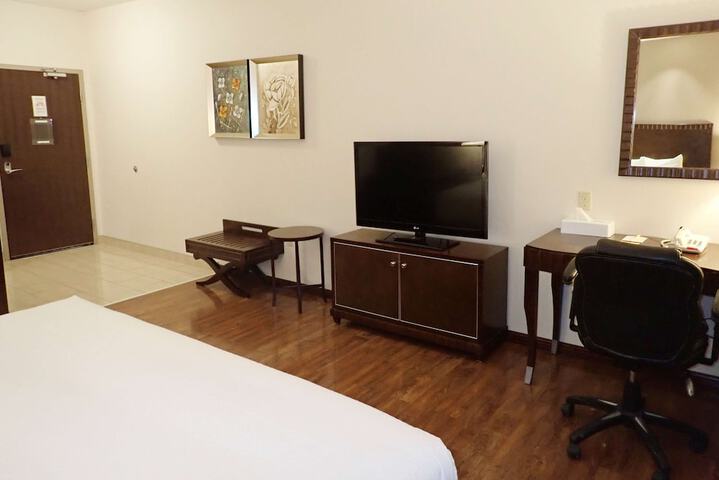 Room 10 of 42