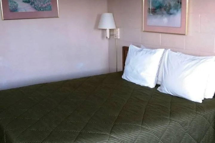 Image of Red Carpet Inn Dix