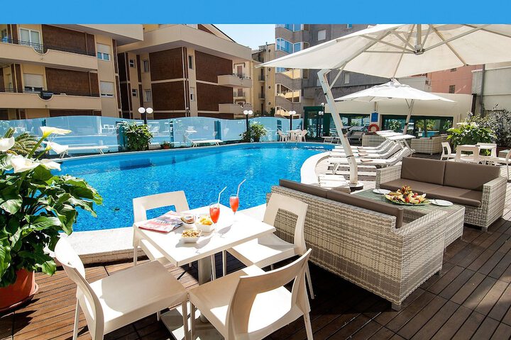 Hotel Pool